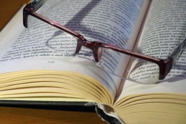 glasses-book-610x407.jpg